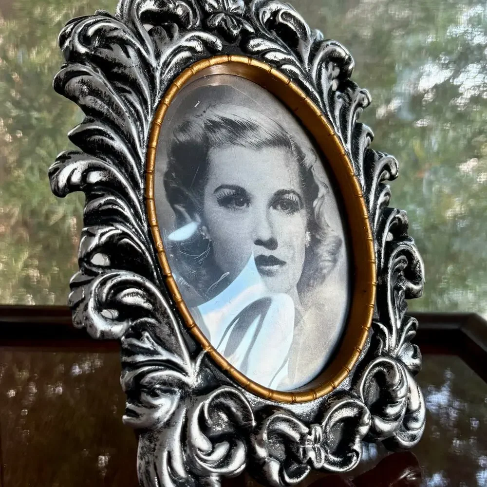 Vintage Lenticular Haunted Portrait Frame Gothic Flip Image Tabletop Decor